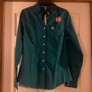 This button down cinch shirt is breathable and perfect for rodeos!